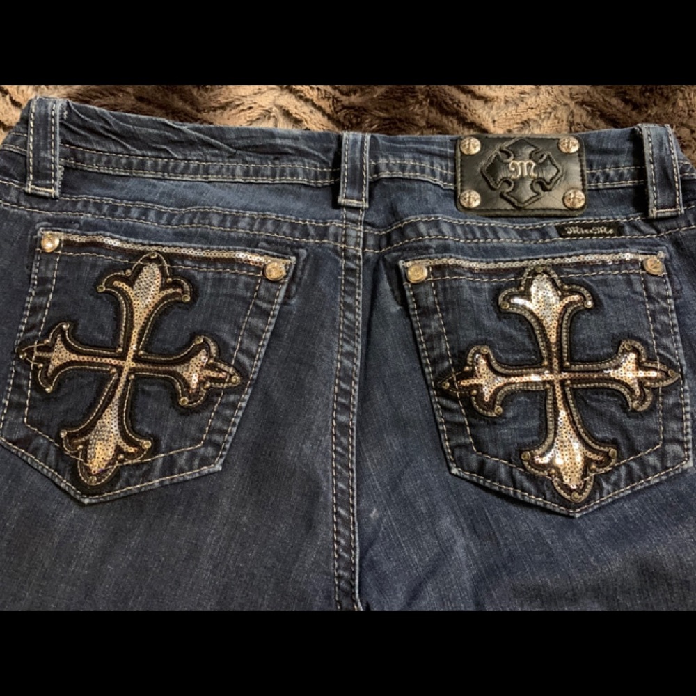 EUC MISS ME MID-RISE EASY BOOT JEANS